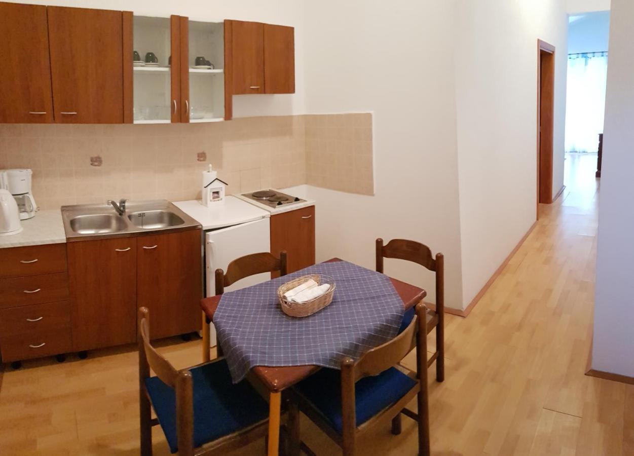 Apartments Akiki Карлобаг Экстерьер фото